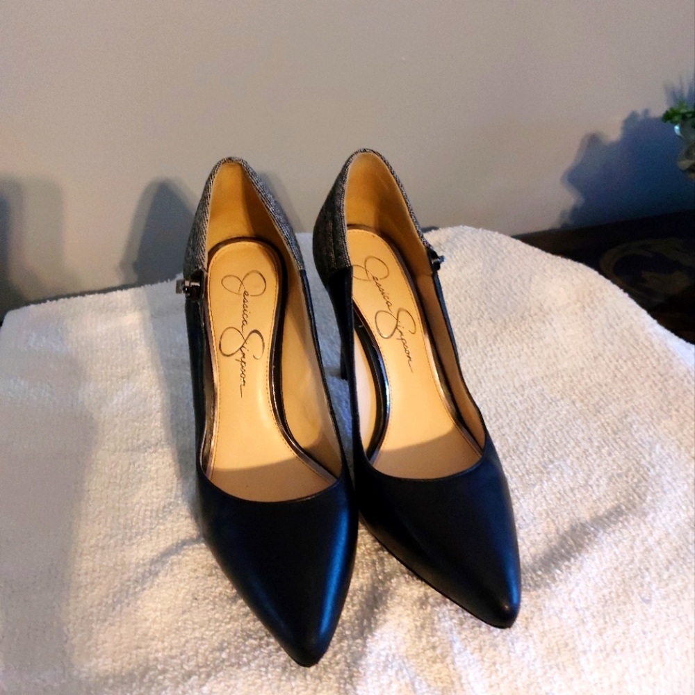 Jessica Simpson stilleto